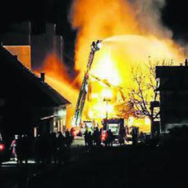 Eichmühle: 10 Jahre nach Brand - Die Futter- und Mehlmühle brannte lichterloh. Bild: zg