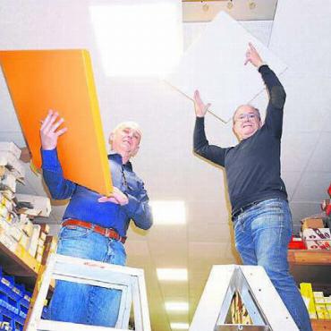Für die Dämmung von Schall und Lärm - Guy Millwater, Geschäftsleiter, und Bruno Lepore, Projektleiter, arbeiten ausgezeichnet zusammen. Bild: rts