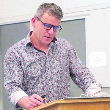 Einigkeit in Merenschwand - Gemeindeammann Rainer Heggli muss sich trotz zwölf anstehenden Traktanden fast keiner Diskussion stellen. Bild: Susanne Schild