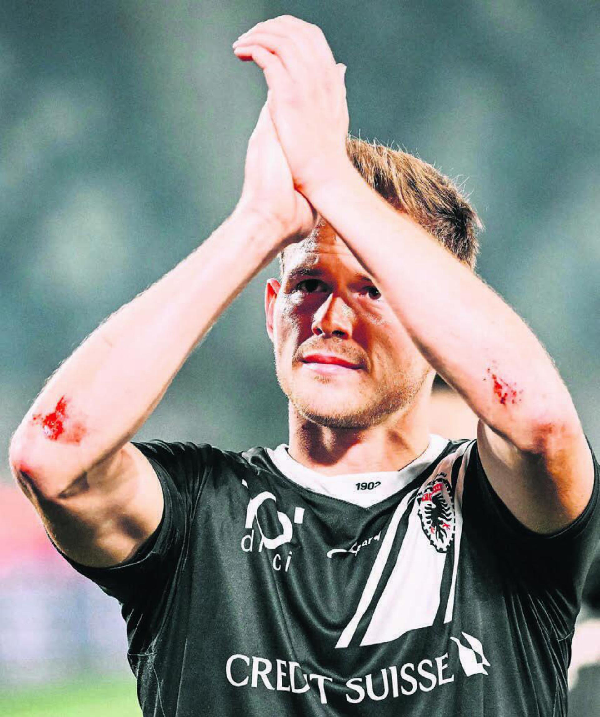Einsatz, bis das Blut fliesst. Seit acht Jahren gibt Marco Thaler für den FC Aarau Vollgas. Bild: Sarah Rölli