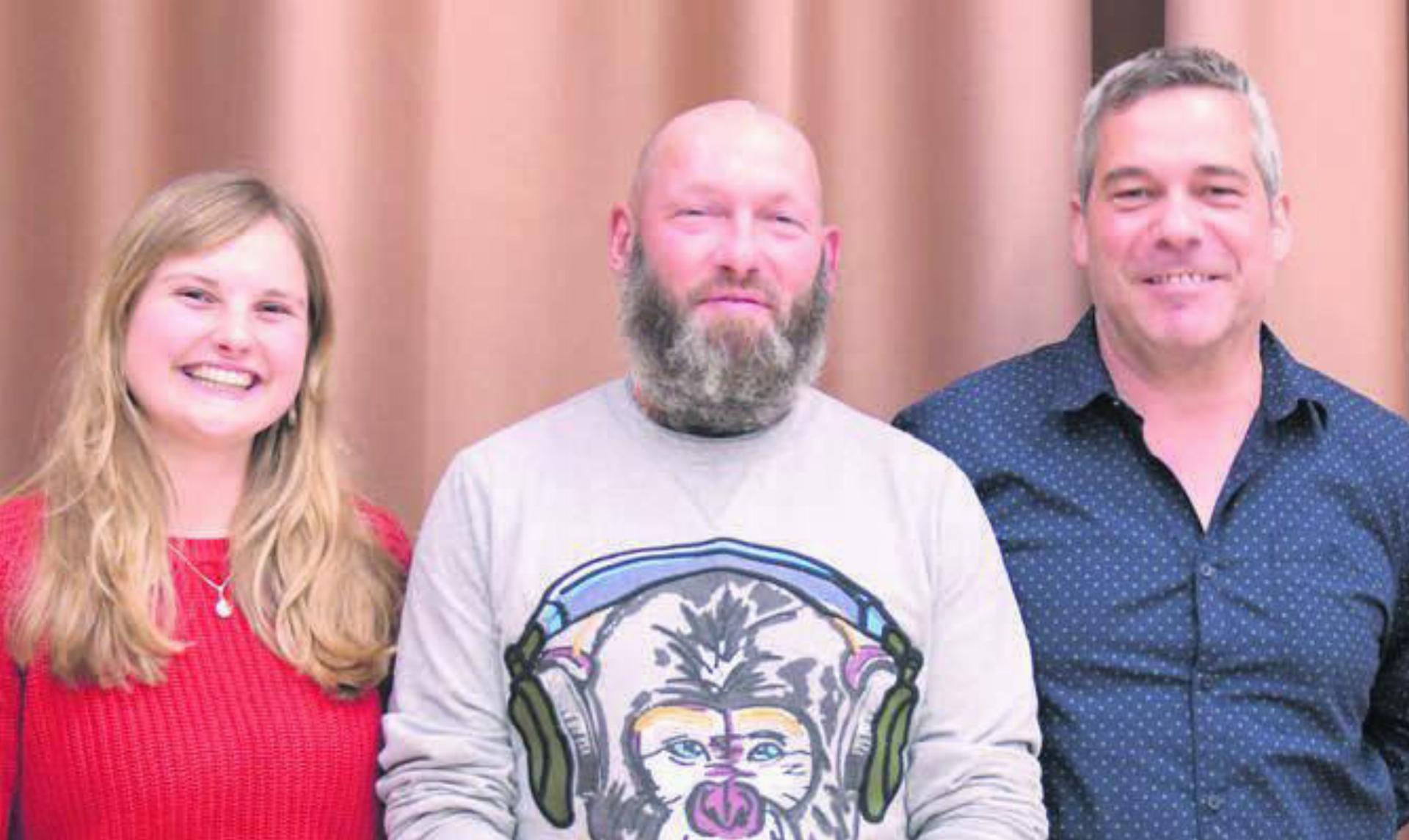 Beim Saustich in der Kategorie Ordonnanz waren vorne dabei: (v.l.) Muriel Signorell ( 3. Platz), Max Leipold-Beck (1. Platz) und Marcel Bühler (2. Platz). Bild: zg