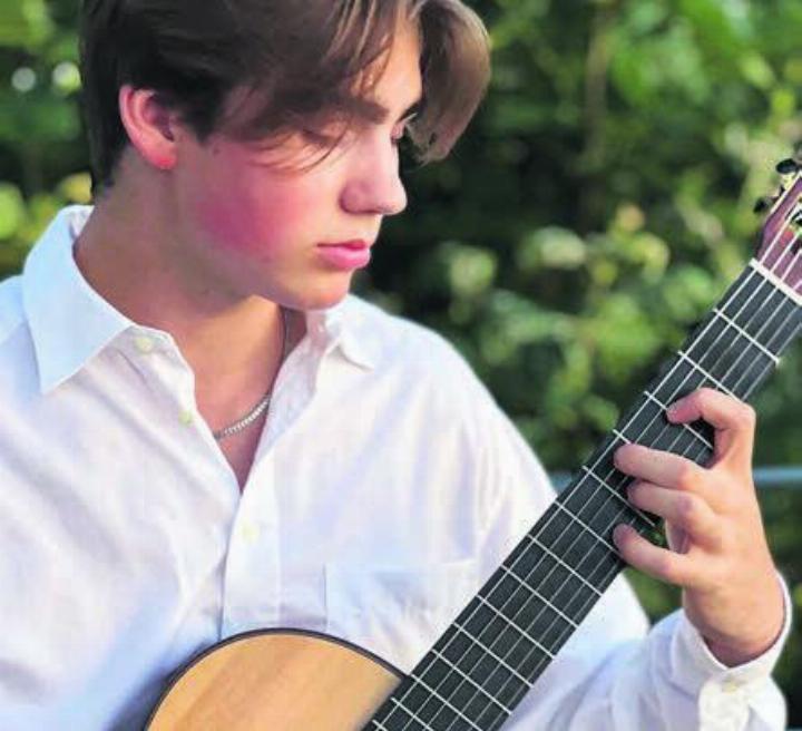 Der 18-jährige Gabriel Kaestner ist mehrfacher Preisträger des Aargauer Musikwettbewerbs sowie des Schweizerischen Jugendmusikwettbewerbs.