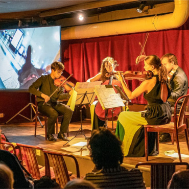 Das in Zürich gegründete Modulor Quartet mit (v.l.) Gregor Haenssler (Violine), Milena Umiglia (Violoncello), Demian Herzog (Viola) und Beatrice Harmon (Violine) gewann den zweiten Preis des Orpheus-Wettbewerbs und war bereits letztes Jahr am SCMF aufgetreten.