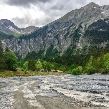 Beim Oeschibach in Kandersteg (hier im Sommer 2020) kommt es infolge des rutschenden Spitzen Steins immer wieder zu Geschiebeansammlungen. BILD: MARK POLLMEIER