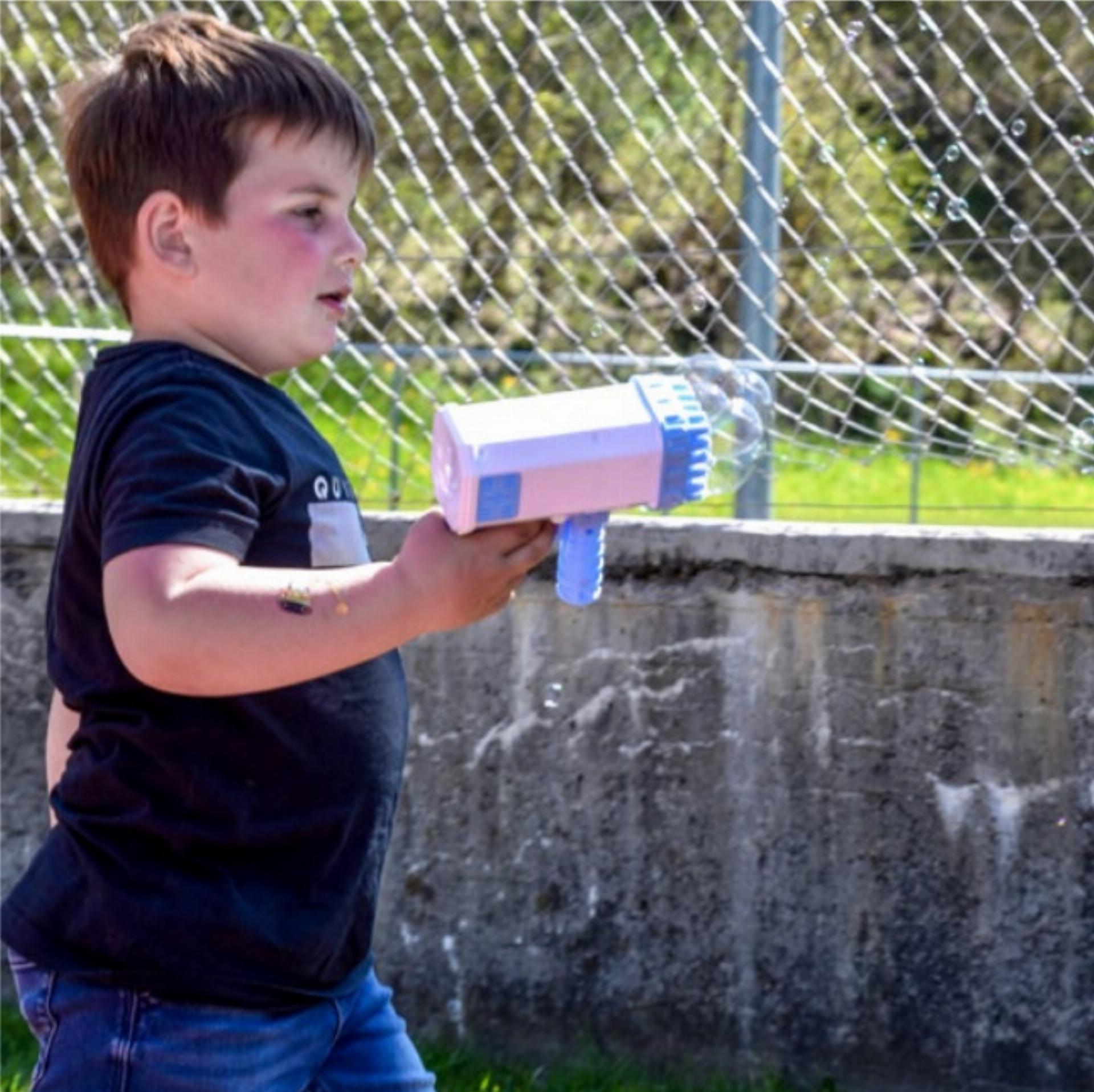 Der vierjährige Luc hatte seine helle Freude – unter anderem an den Seifenblasen. BILD: ZVG