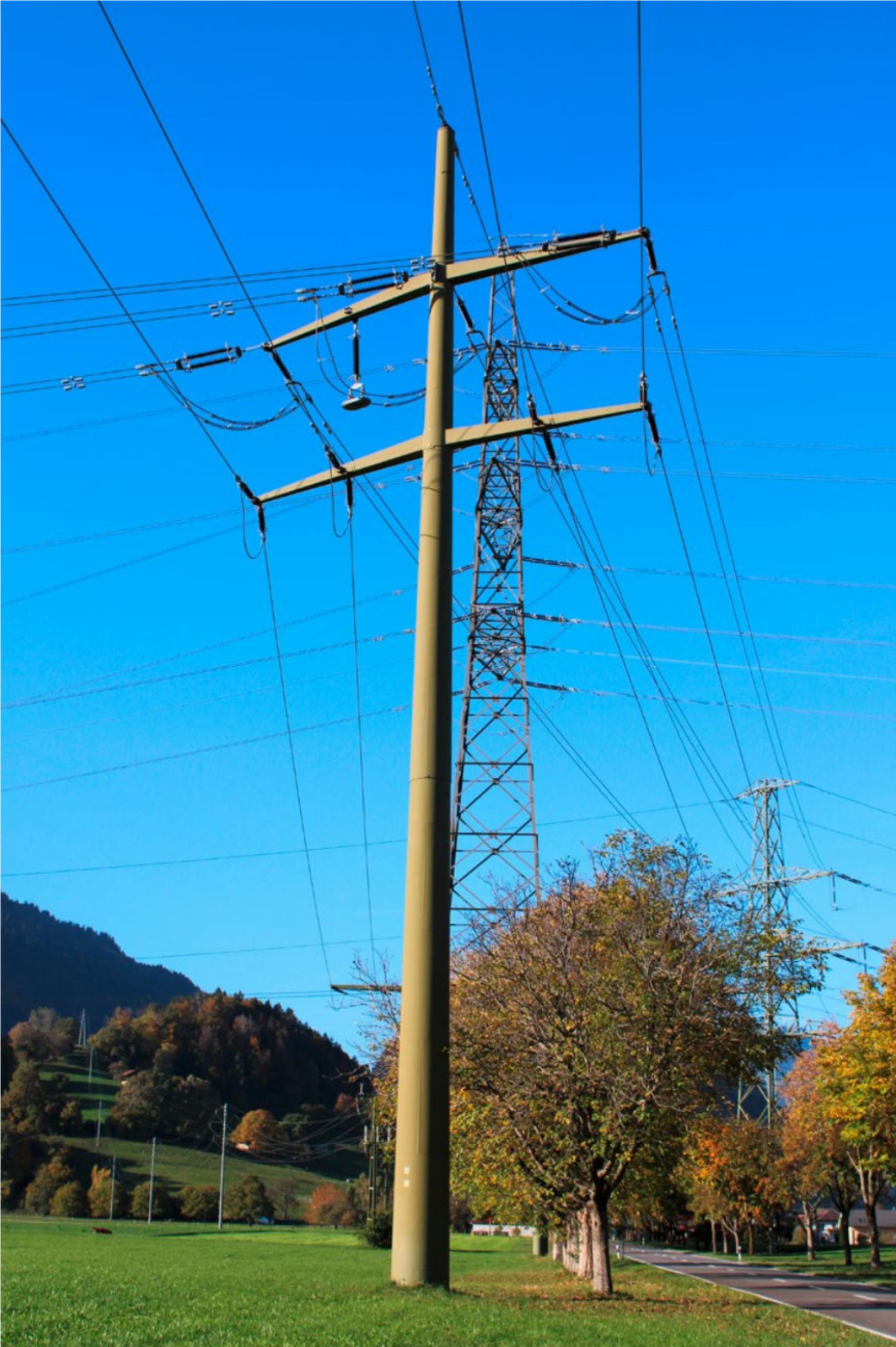 Das Leitungsnetz respektive dessen Nutzung wird in der Stromrechnung ebenfalls berücksichtigt. SYMBOLBILD: PETER ROTHACHER