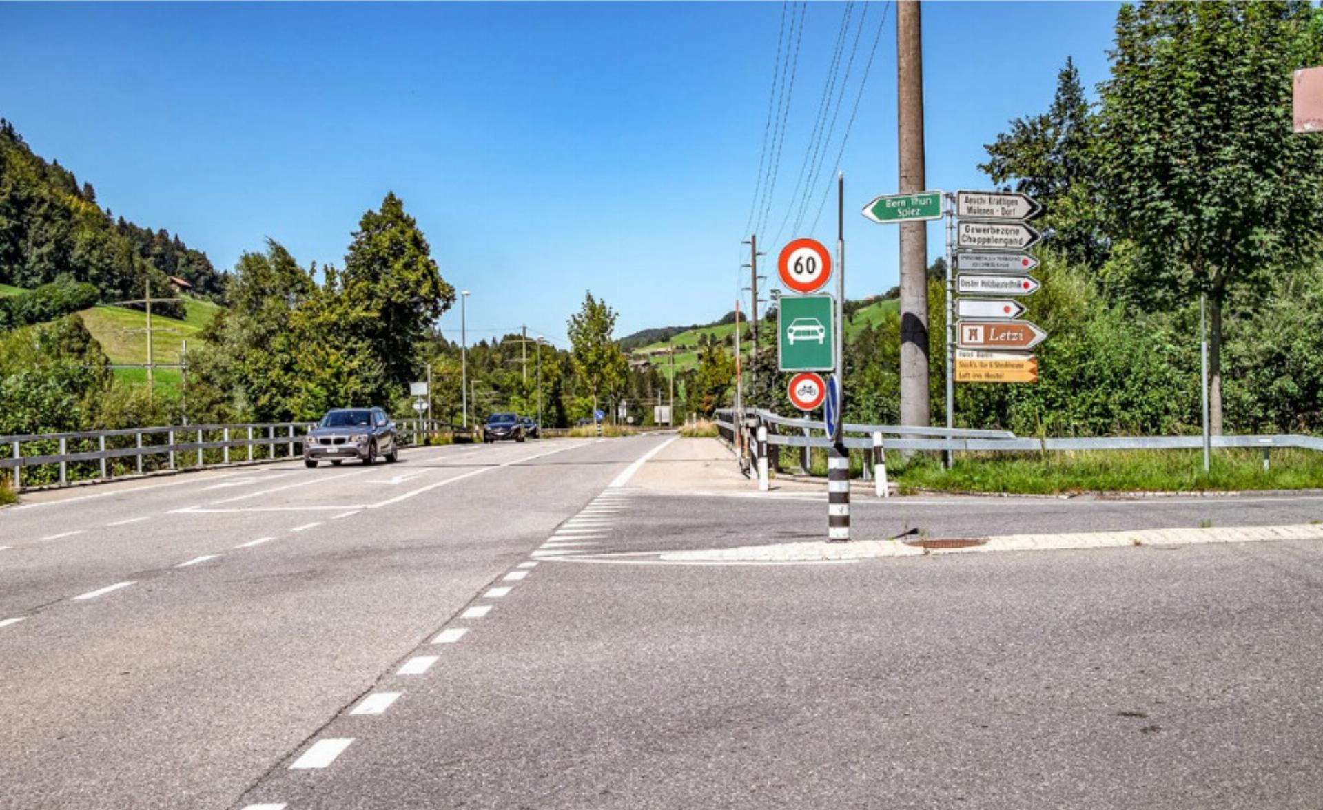 Die A6 bei Mülenen (rechts die Einfahrt zur Aeschistrasse). BILD: ZVG