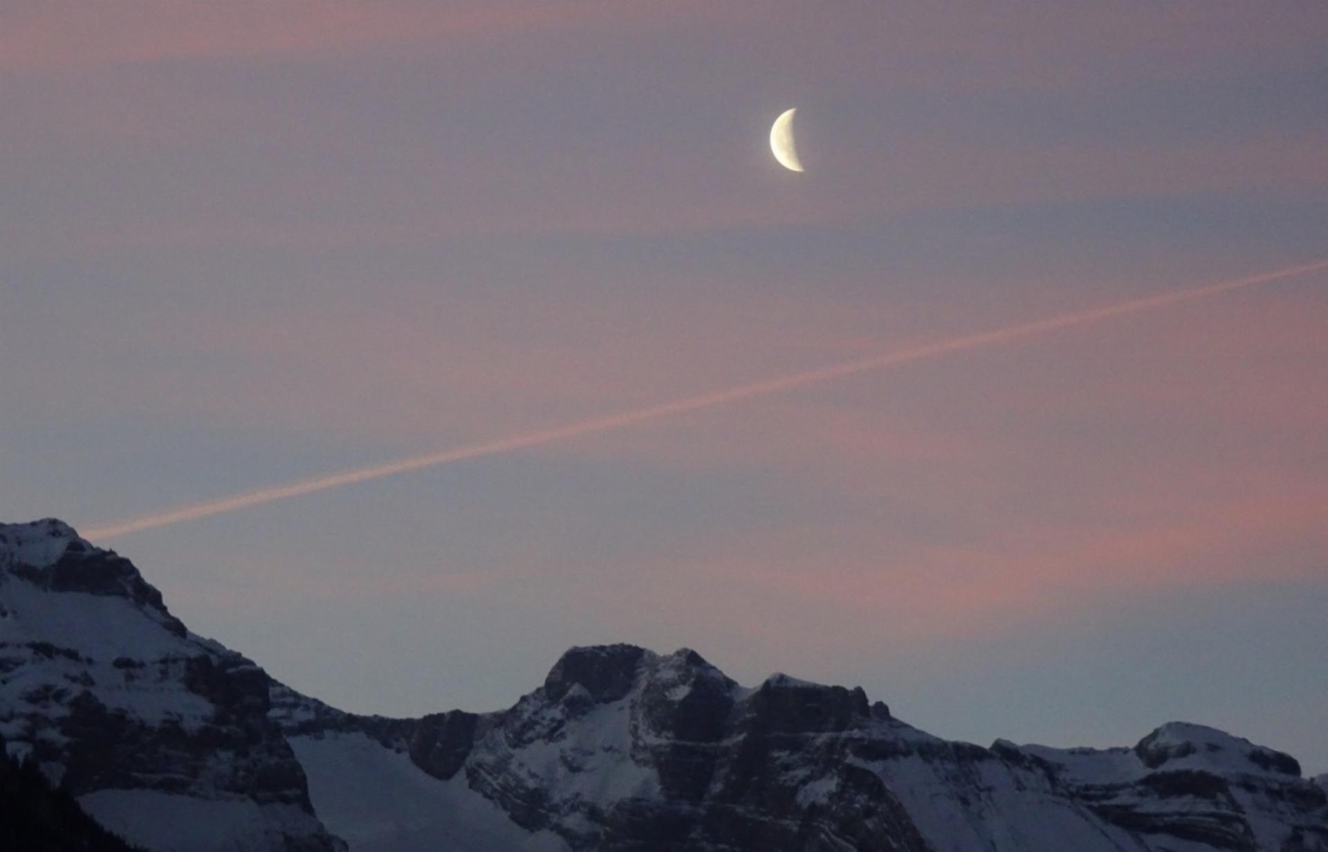 «Die Morgenstimmung am 16. März war einmalig mit dem Mond über den Fisistöcken» schreibt Ulrich Vogt