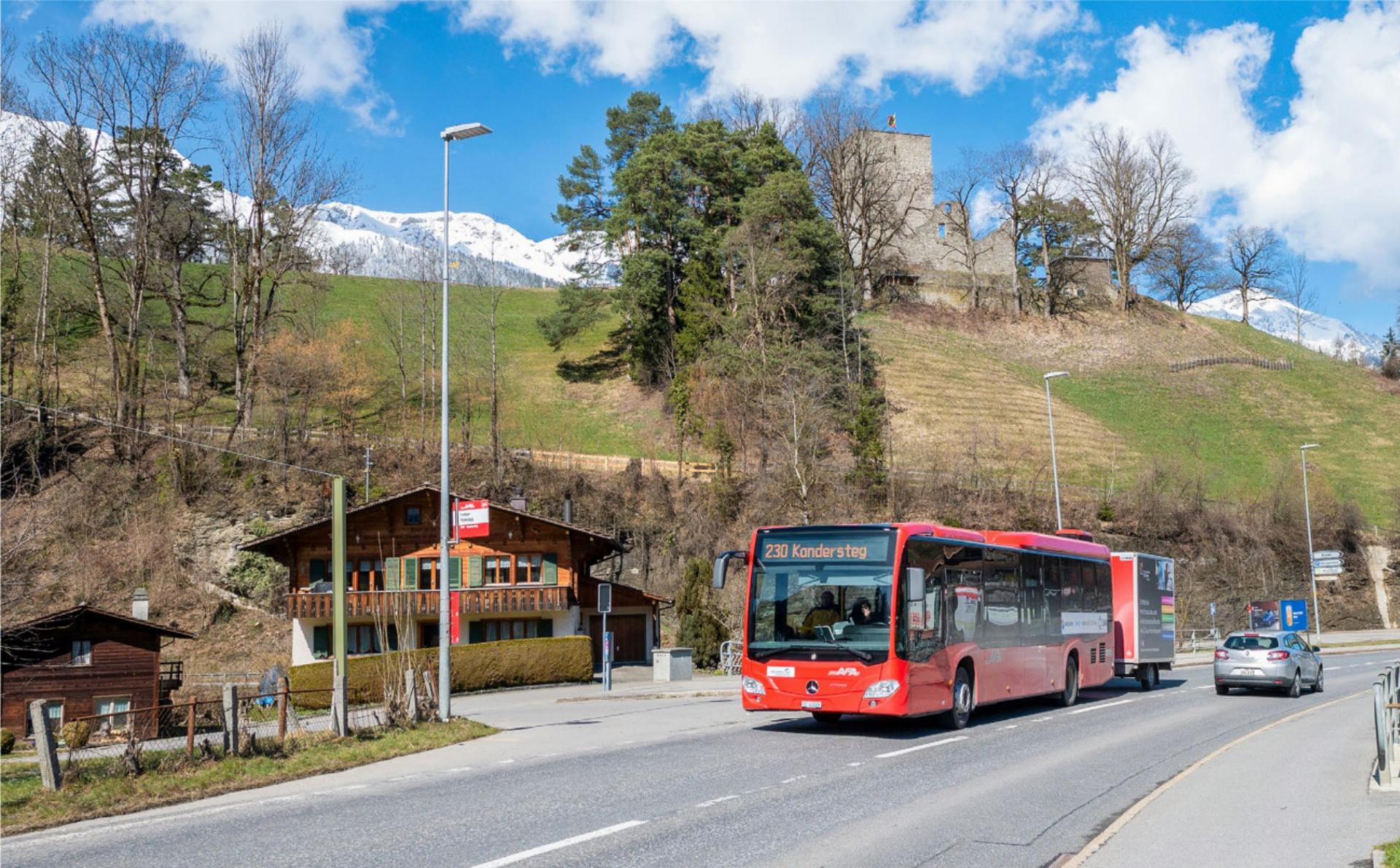 Ein Linienbus der AFA unterwegs von Adelboden via Frutigen nach Kandersteg: Das Unternehmen will den subventionierten Linienbetrieb vom Reisegeschäft abkoppeln. BILD: HANS RUDOLF SCHNEIDER