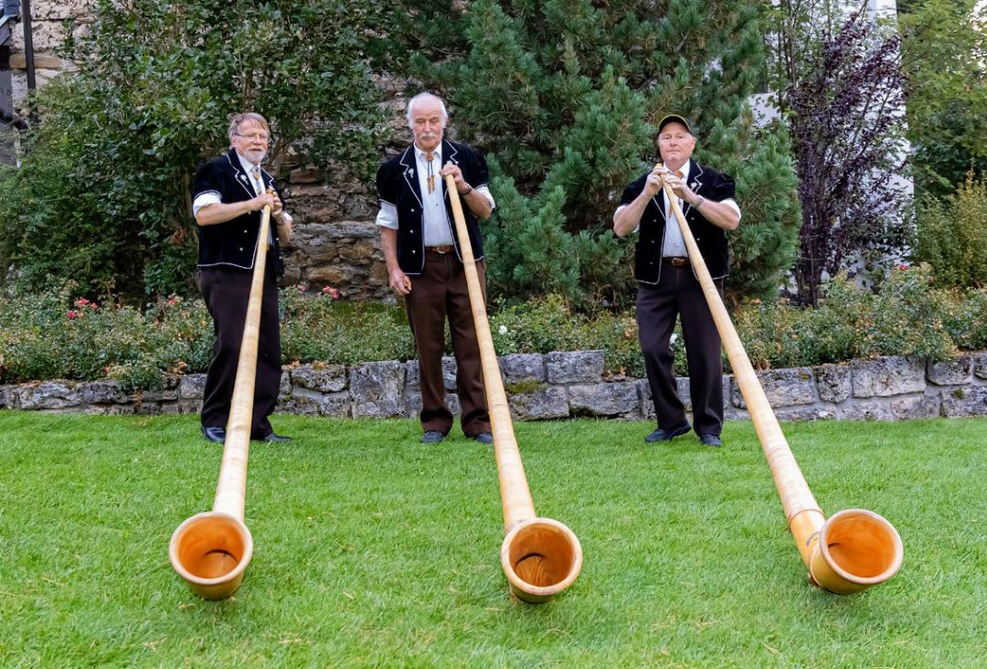 Fürs traditionelle Rahmenprogramm sorgten unter anderem diese drei Alphornspieler.