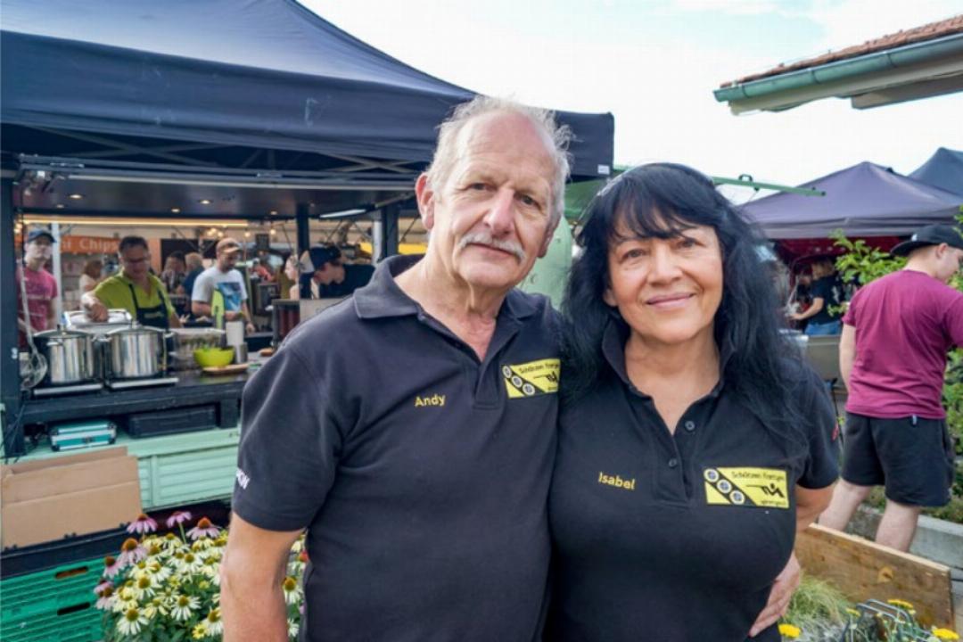 Andy und Isabel Röthlisberger halfen für ihren Verein an der Schützen- und TV-Bar.
