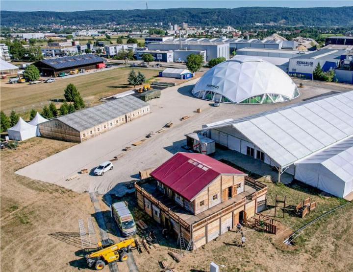 Das Festgelände während der Aufbauarbeiten Anfang August. BILD: EASF PRATTELN IM BASELBIET