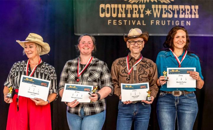 Die GewinnerInnen (v.l.): Simone Engeloch, Wattenwil (1. Rang Diamond Female); Manuela Beckert, Rotkreuz (2. Rang Diamond Female); Tino Herger, Wilderswil (1. Rang Diamond Male); Monika Fischer, Oberhofen (1. Rang Adult Female).