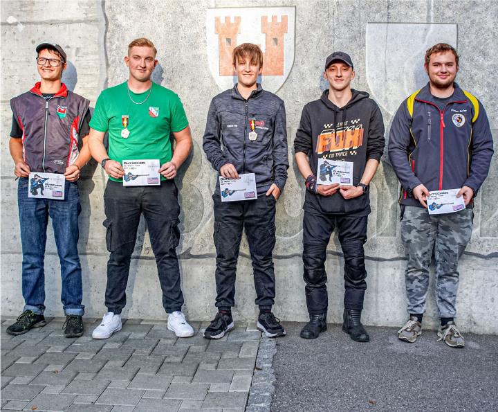 Die fünf besten Jungschützen (v. l.): Patrick Heim, Nils Kunz, Fynn Heimberg, Björn Oppliger und Florian Hofer. BILD: MARCEL MARMET