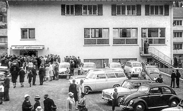 1963 wurde das Versammlungslokal mit grosszügigem Parkplatz an der Zeughausstrasse bezogen.