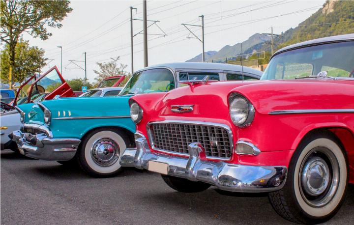 Havanna oder Reichenbach? Diese beiden US-amerikanischen «Chevys» verbreiteten einen Hauch von Kuba im Kandertal.