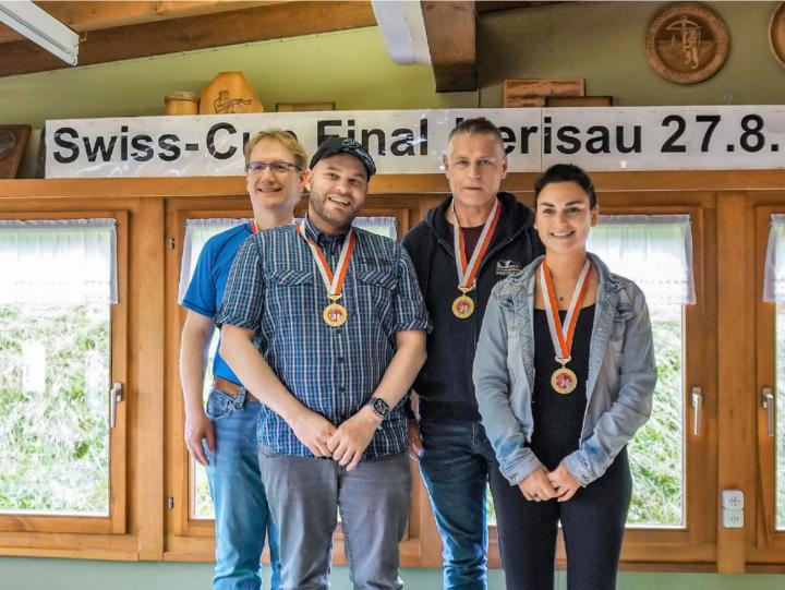 Das Gold-Team (v. l.): Andreas Inniger, Markus Stoller, Erich Marti und Ramona Bieri. BILD: JOEL BRÜSCHWEILER