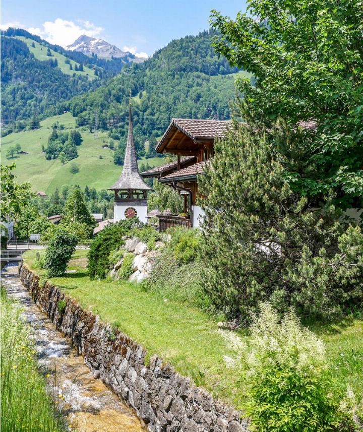 Der Richebach führt mitten durch den Reichenbacher Dorfkern – das Risiko von Überschwemmungen soll eingedämmt werden. BILD: HSF