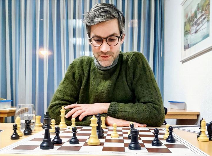 Sein Selbstversuch ist eher für die Galerie: Redaktor Julian Zahnd.