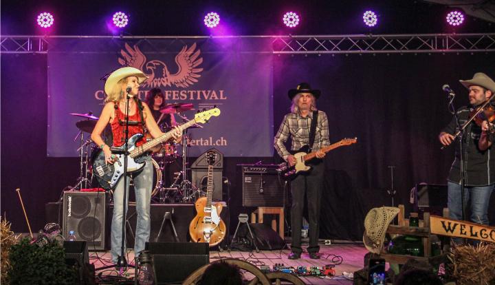 Kim Carson and the Real Deal heizten dem Publikum als Hauptact ein. ALLE BILDER: MARIA STEINMAYR