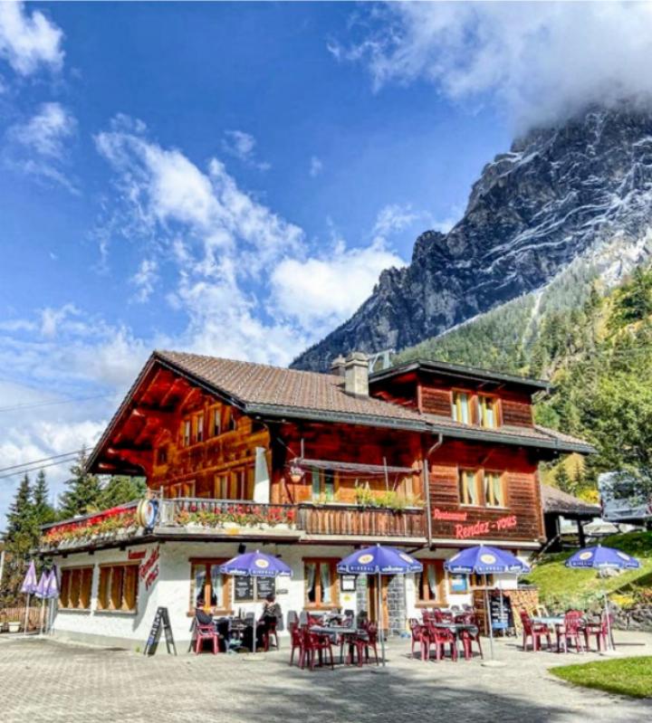 Das Restaurant Rendez-vous lädt zum Vollmond-Fondue ein. BILD: ZVG