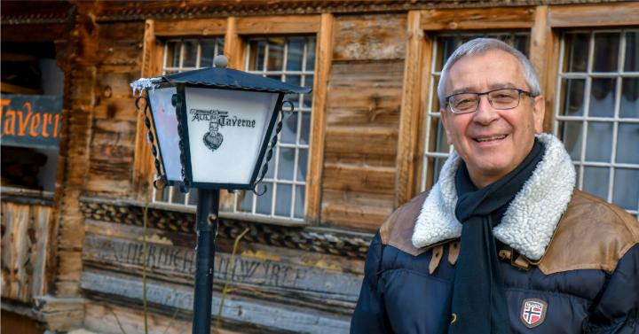 Der Basler Stammgast Werner Schmid hat seine Liebe zu Adelboden nicht verloren, obgleich sich sein grosses finanzielles Engagement in die Gastronomie nie gerechnet hat. BILD: RETO KOLLER