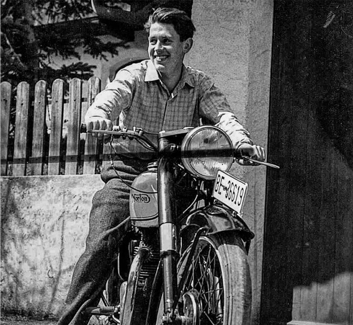 Kurt Brügger mit seinem britischen Norton-Motorrad ALLE BILDER: ZVG