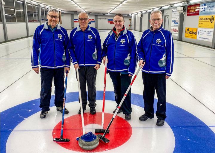 Das Siegerteam (v. l.): Martin Röthlisberger (Skip), Ernst Lempen, Ernst Loat und Konrad Leuenberger. BILD: ZVG