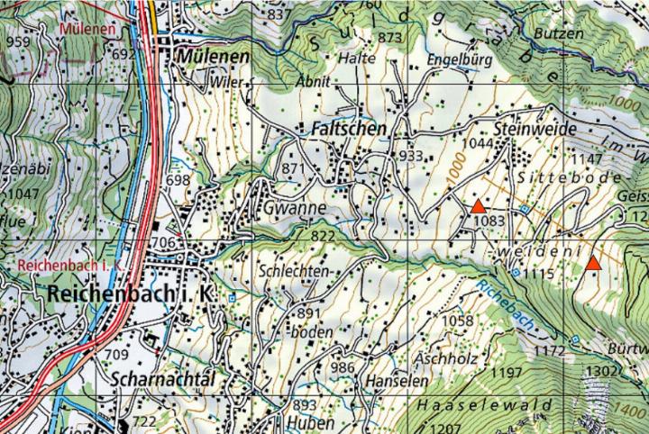Diese Karte zeigt die beiden Wolfsrisse in der Region (orange Dreiecke). Links der Schafriss von Ende April, rechts der neue Vorfall vom 28. Juli, bei dem ein Kalb gerissen wurde. BILD: KANTON BERN /WEU
