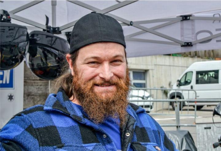 Florian Wyssen verkauft in Achseten seit vergangenem Jahr auch elektrisch angetriebene Motorräder.