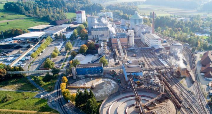 Ein grosser Anteil des Schweizer Zuckers wird im Kanton Bern hergestellt: Zuckerfabrik in Aarberg. BILD: ZARATHUSTRA / STOCK.ADOBE.COM