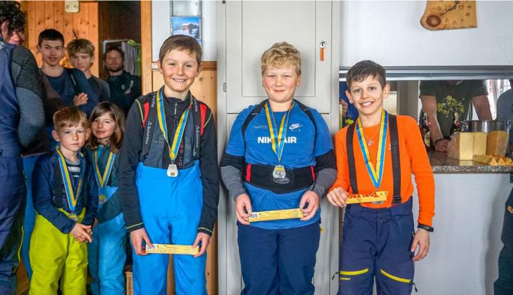 Das Podest der Kategorie «JO-Knaben 2012 und jünger» (v. l): Nando Bütschi, Yuri Wyssen und Nick Buchschacher. BILDER: ZVG