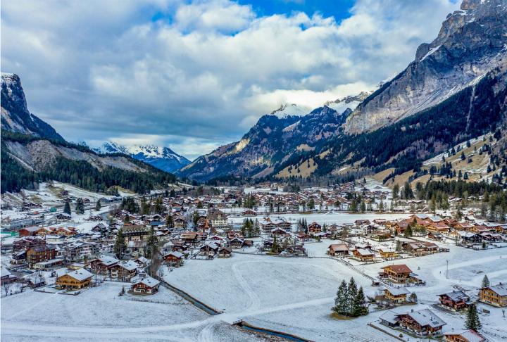 «Filz» und «Vetterliwirtschaft»: Die Kritik an den Kandersteger Baubehörden ist saftig, die UrheberInnen wollen sich aber nicht zu erkennen geben. BILD: DAVID BROWN / STOCK.ADOBE.COM