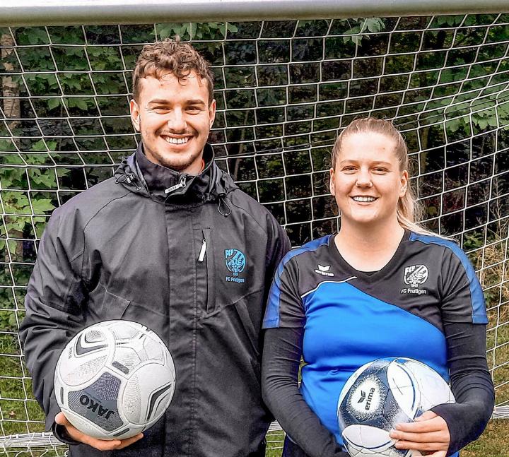Elio Bärtschi (Assistenztrainer) und Sina Kaiser (Spielerin) BILD: ZVG