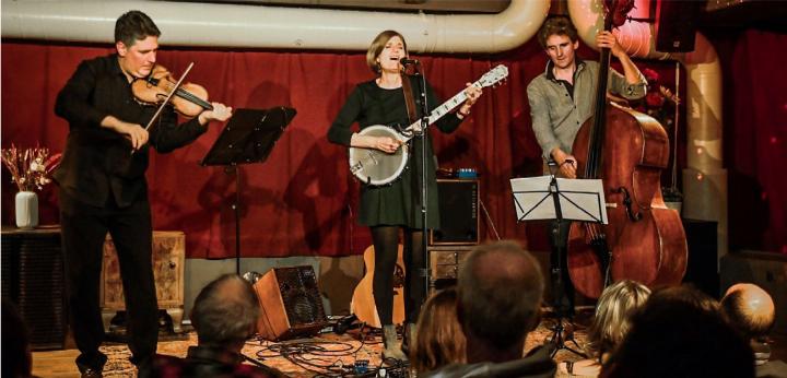 «Cardhu Tree» mit (v. l.) Vincent Millioud, Kathrin Künzi und Emanuel Schnyder. BILD: YVONNE BALDININI