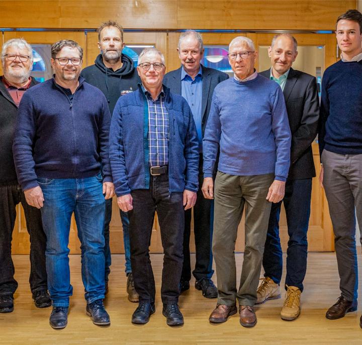Waren bei der Übernahme der Naturwärme AG dabei (v. l.): Emanuel Aellig, Beat Brügger, Beat Spiess, Peter Stoller, Hans Rösti, Ueli Künzi, Reto König und Adrian Künzi. BILD: ZVG