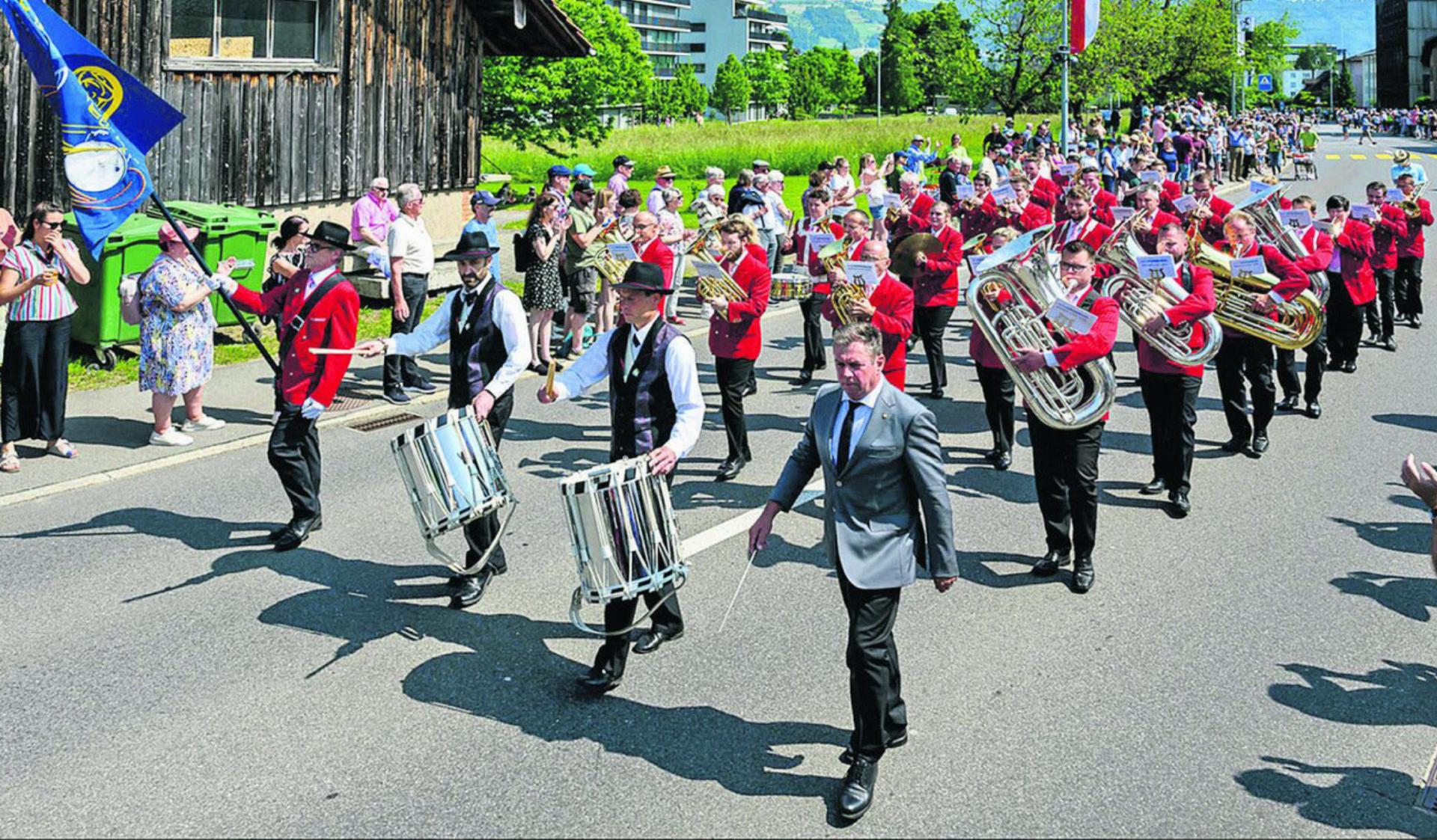 Die MG Abtwil am Paradewettbewerb vom Zuger Musikfestival. Foto: zVg