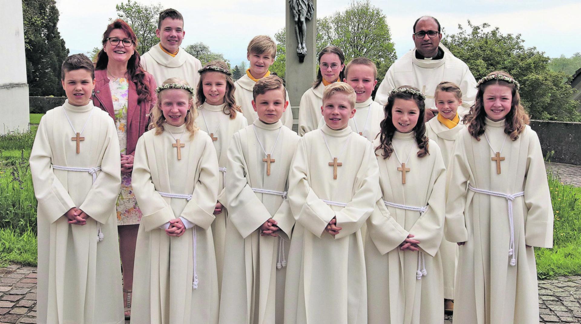 Acht Kinder feierten am Sonntag, 30. April die Erstkommunion in der Pfarrkirche St. Burkard. Foto: zVg