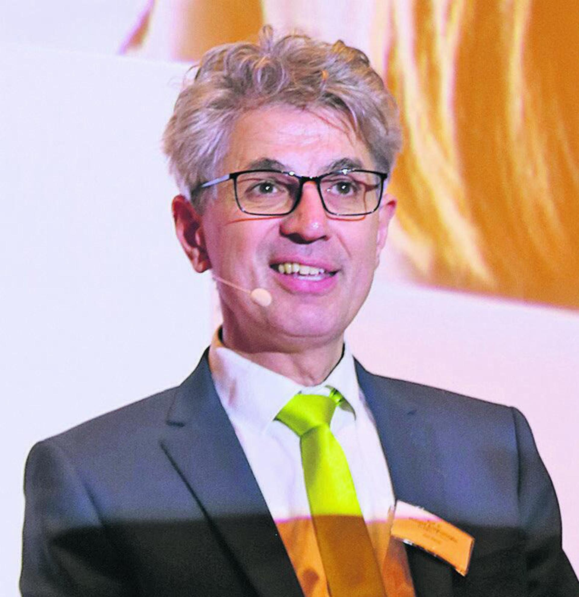 Prof. Dr. Donato Scognamiglio ist Mitin haber und CEO der IAZI AG (Informations- und Ausbildungszentrum für Immobilien AG). Sein kurzweiliges Referat über den Schweizer Immobilienmarkt am Finanzapéro stiess auf reges Interesse. Foto: ci
