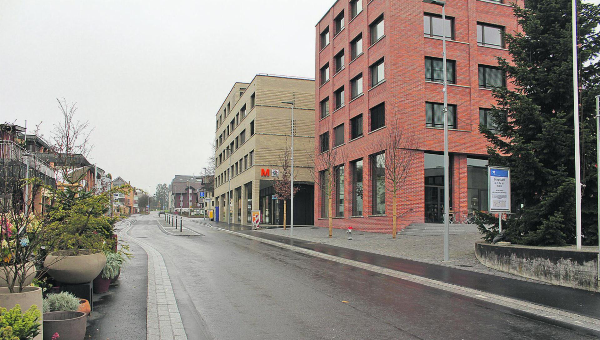 Mit der Zentrumseröffnung ist auch die Umgestaltung der Chamerstrasse abgeschlossen. Fotos: rah