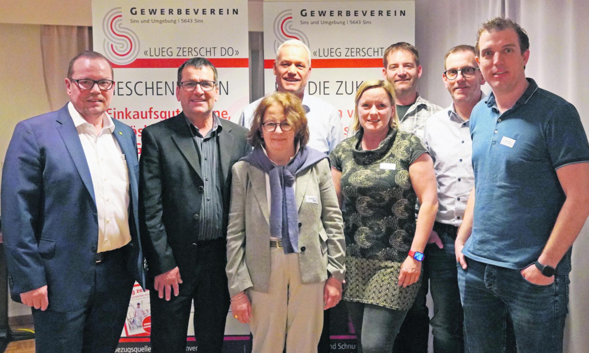 Der Vorstand: Andreas Gnädinger, Peter Wolfisberg, Andrea Moll-Reutercrona, Markus Burri, Britta Kapitzki, Thomas Ehrler, Marcel Heldstab, Michael Villiger (von links). Foto: ak