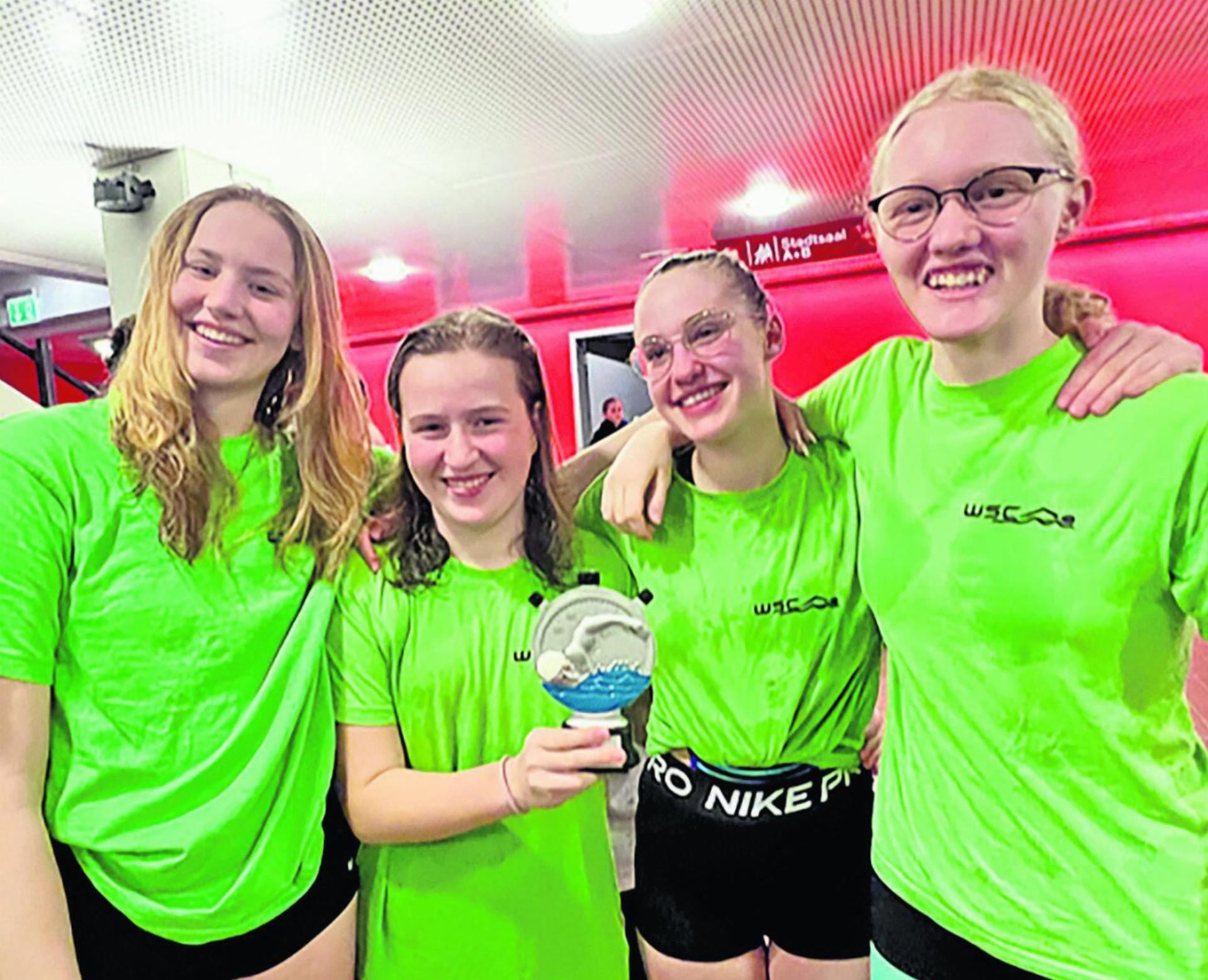 Erfolgreiche Schwimmerinnen: Sophia Theiler, Eloise Garand, Lea Keller, Cora Bollier (von links).