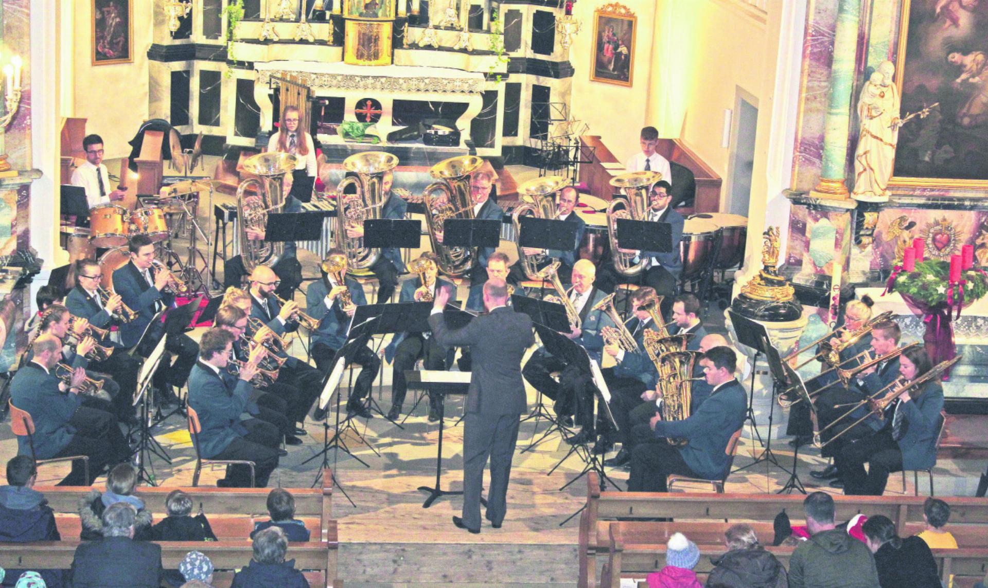 Die Musikgesellschaft Brass Band Auw spielte die Live-Musik zum Märchen «Aschenputtel» der Gebrüder Grimm. Fotos: dv