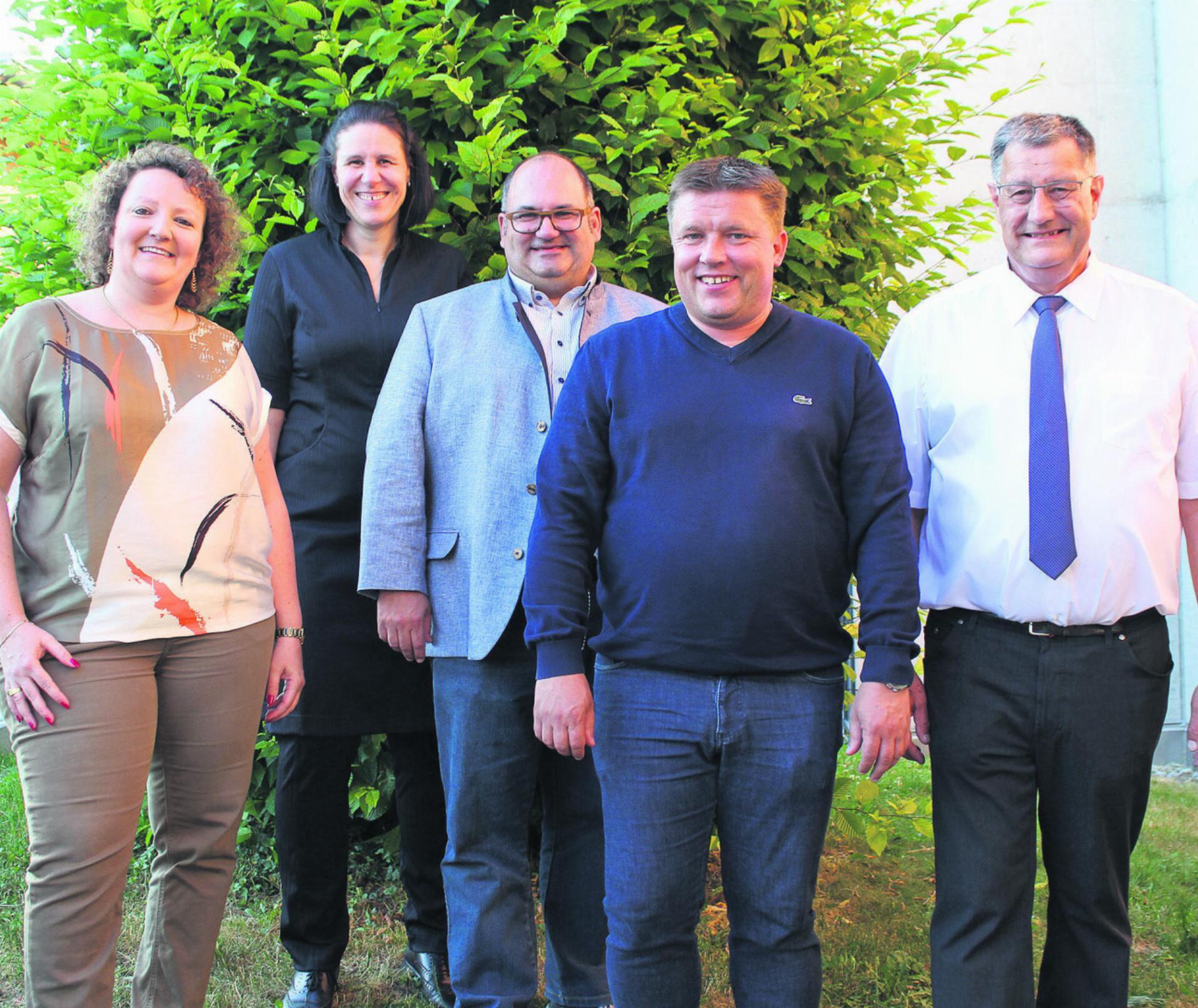 Der Dietwiler Gemeinderat: Andrea Gwerder, Beatrice Gisi, Theo Kern, Mike Arnet und Pius Wiss. Foto: rah