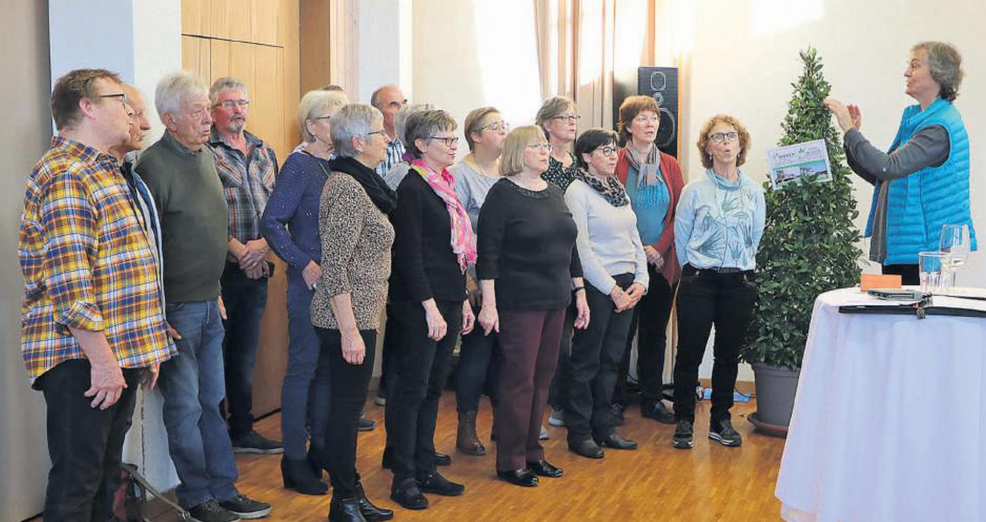 Umrahmt wurde der Anlass vom Kirchenchor Oberrüti unter der Leitung von Ulrika Mészàros. Fotos: ci