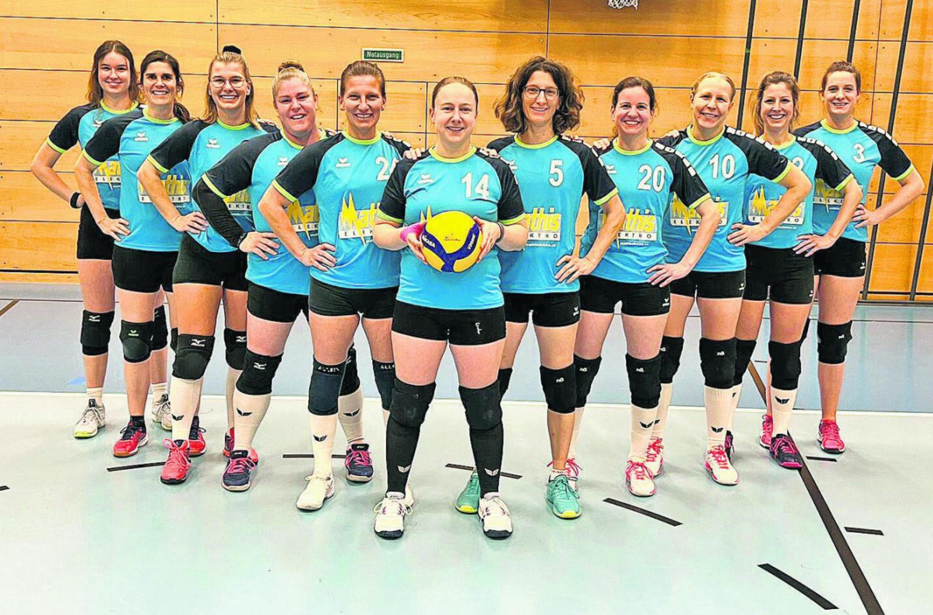 Das Team des Volleyballclubs Dietwil freut sich, wieder in die 3. Liga aufzusteigen. Foto: zVg