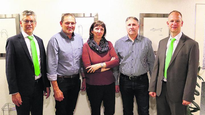 Der wiedergewählte Vorstand: Albert Amstutz, Konrad Gut, Gaby Burkard, Thomas Villiger und Roger Widmer (von links). Foto: zVg