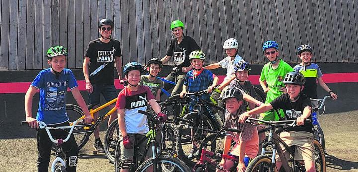 Unter fachkundiger Leitung ging es zum Biken auf den Pump-Park. Foto: zVg