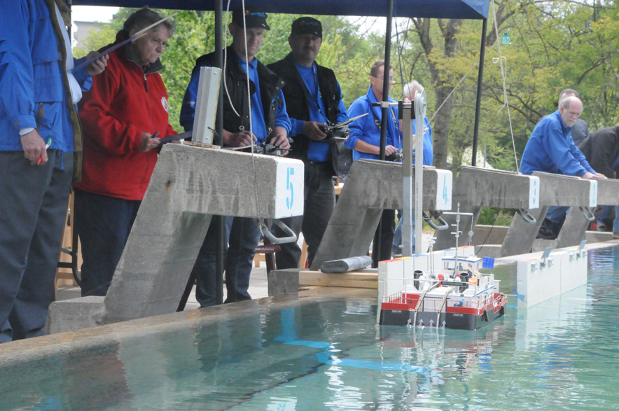 Modellschiffe in der Badi Wohlen