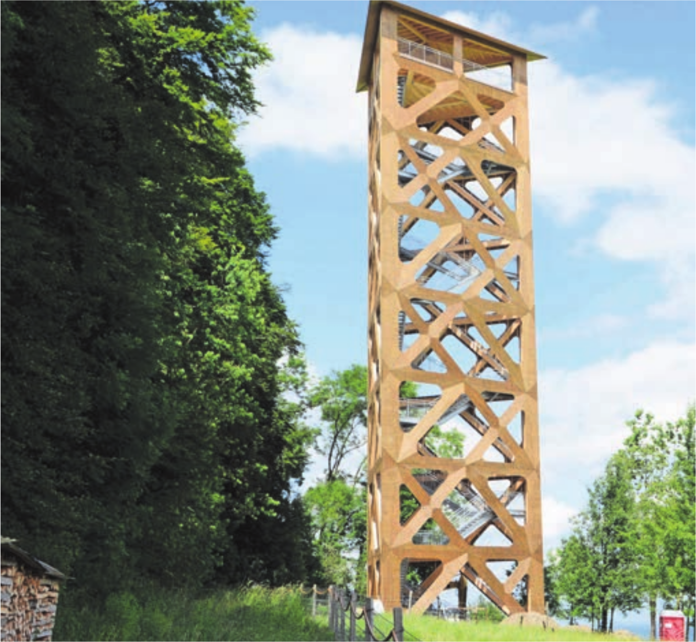 Der Hasenbergturm ist ein neuer Anziehungspunkt auf dem Mutschellen geworden. Bild: Archiv